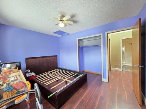 52 Sunvale Mews Se, Calgary, AB - Indoor Photo Showing Bedroom