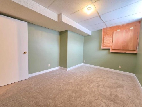 52 Sunvale Mews Se, Calgary, AB - Indoor Photo Showing Other Room