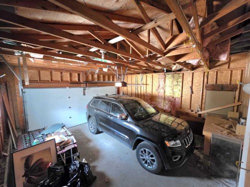 52 Sunvale Mews Se, Calgary, AB - Indoor Photo Showing Garage