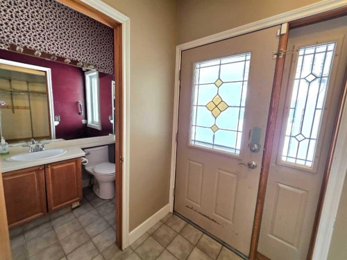 52 Sunvale Mews Se, Calgary, AB - Indoor Photo Showing Bathroom