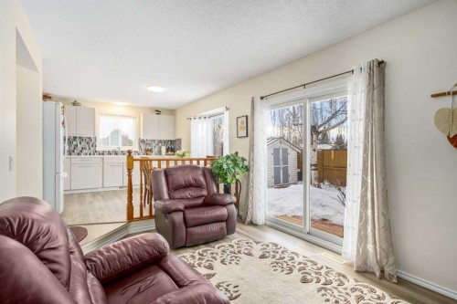 43 Millrise Crescent Sw, Calgary, AB - Indoor Photo Showing Living Room