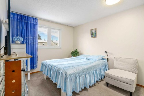 43 Millrise Crescent Sw, Calgary, AB - Indoor Photo Showing Bedroom