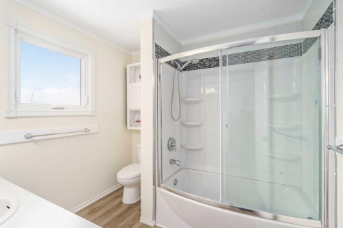 43 Millrise Crescent Sw, Calgary, AB - Indoor Photo Showing Bathroom