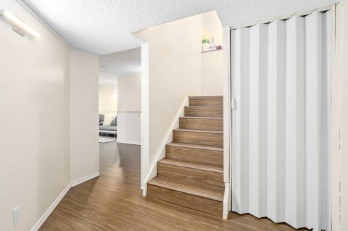 43 Millrise Crescent Sw, Calgary, AB - Indoor Photo Showing Other Room