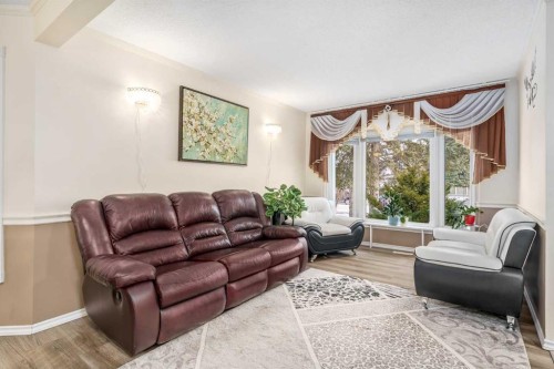 43 Millrise Crescent Sw, Calgary, AB - Indoor Photo Showing Living Room