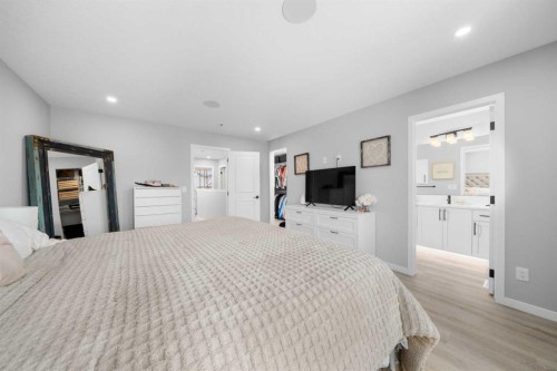 92 Wolf Gate, Okotoks, AB - Indoor Photo Showing Bedroom