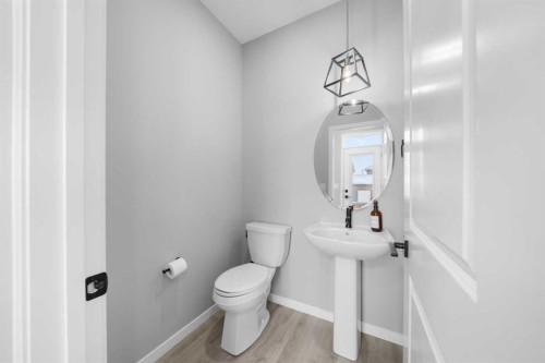 92 Wolf Gate, Okotoks, AB - Indoor Photo Showing Bathroom