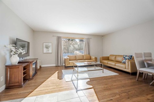 94 Brantford Crescent Nw, Calgary, AB - Indoor Photo Showing Living Room