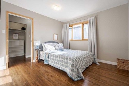 94 Brantford Crescent Nw, Calgary, AB - Indoor Photo Showing Bedroom