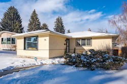 94 Brantford Crescent NW Calgary, AB T2L 1N8