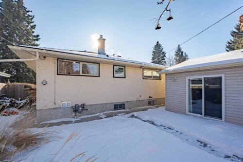 94 Brantford Crescent Nw, Calgary, AB - Outdoor With Exterior