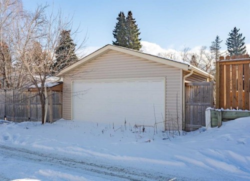 94 Brantford Crescent Nw, Calgary, AB - Outdoor