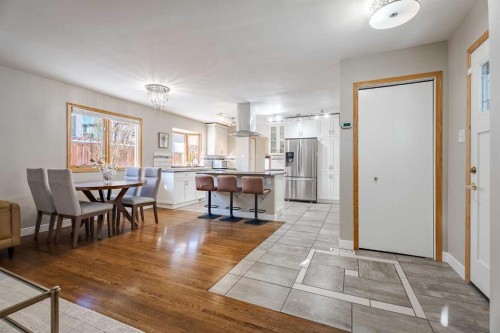 94 Brantford Crescent Nw, Calgary, AB - Indoor Photo Showing Dining Room