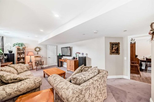 20 Mackenzie, Carstairs, AB - Indoor Photo Showing Living Room