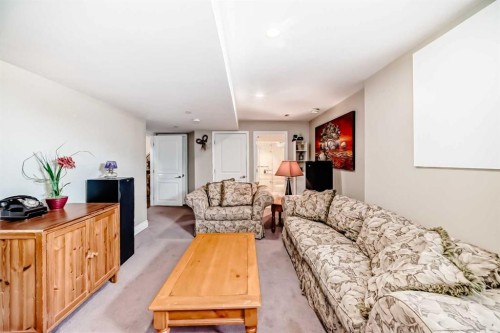 20 Mackenzie, Carstairs, AB - Indoor Photo Showing Living Room