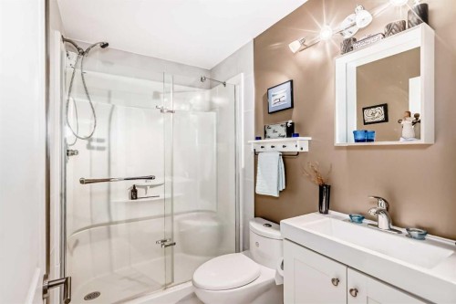 20 Mackenzie, Carstairs, AB - Indoor Photo Showing Bathroom
