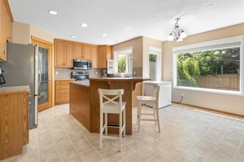 235 Everwillow Close Sw, Calgary, AB - Indoor Photo Showing Kitchen