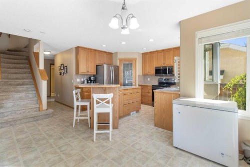 235 Everwillow Close Sw, Calgary, AB - Indoor Photo Showing Kitchen