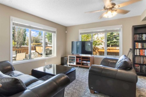 235 Everwillow Close Sw, Calgary, AB - Indoor Photo Showing Living Room