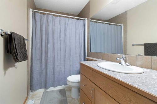 235 Everwillow Close Sw, Calgary, AB - Indoor Photo Showing Bathroom
