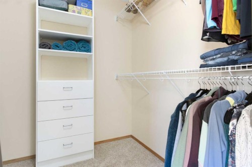 235 Everwillow Close Sw, Calgary, AB - Indoor With Storage