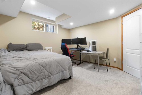 235 Everwillow Close Sw, Calgary, AB - Indoor Photo Showing Bedroom