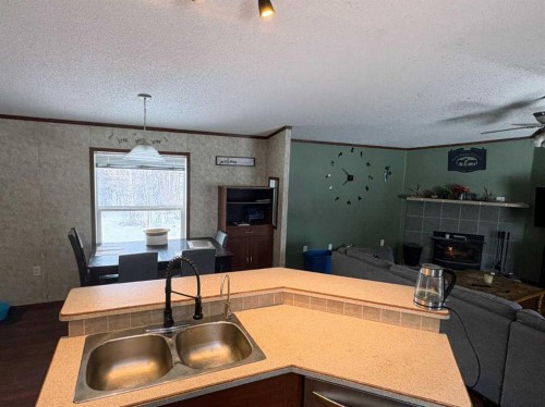 101071 Township Road 740, Rural Grande Prairie No. 1, County Of, AB - Indoor Photo Showing Kitchen With Double Sink