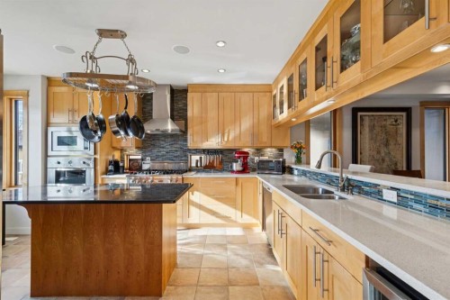 2407 Westmount Road Nw, Calgary, AB - Indoor Photo Showing Kitchen With Double Sink