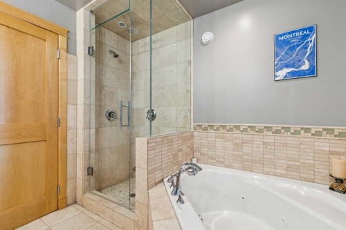 2407 Westmount Road Nw, Calgary, AB - Indoor Photo Showing Bathroom