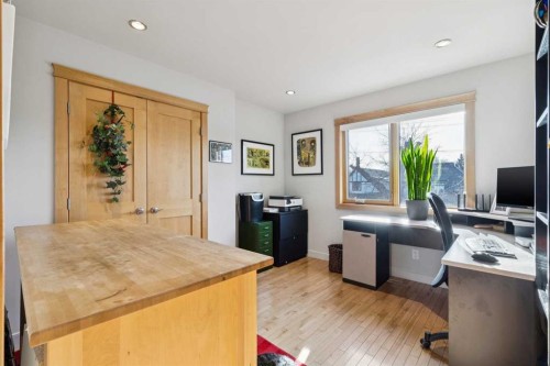 2407 Westmount Road Nw, Calgary, AB - Indoor Photo Showing Office