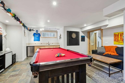 2407 Westmount Road Nw, Calgary, AB - Indoor Photo Showing Other Room