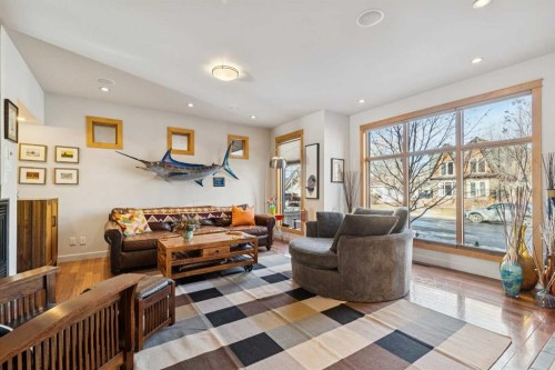 2407 Westmount Road Nw, Calgary, AB - Indoor