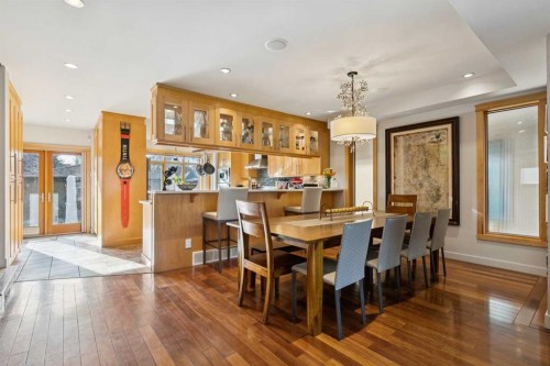 2407 Westmount Road Nw, Calgary, AB - Indoor Photo Showing Dining Room