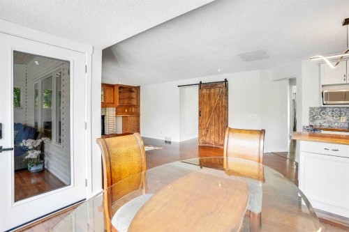 73 Riverview Close Se, Calgary, AB - Indoor Photo Showing Kitchen