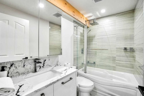 73 Riverview Close Se, Calgary, AB - Indoor Photo Showing Bathroom