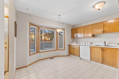 182 Riverglen Park Se, Calgary, AB - Indoor Photo Showing Kitchen With Double Sink