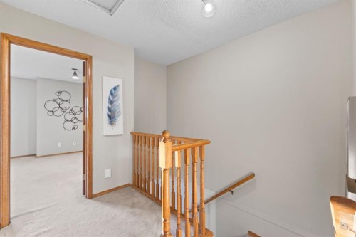 182 Riverglen Park Se, Calgary, AB - Indoor Photo Showing Other Room