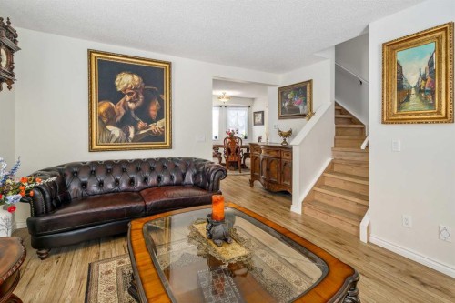 76 Sunlake Gardens Se, Calgary, AB - Indoor Photo Showing Living Room