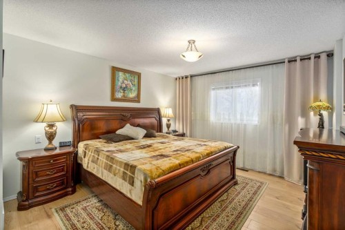76 Sunlake Gardens Se, Calgary, AB - Indoor Photo Showing Bedroom
