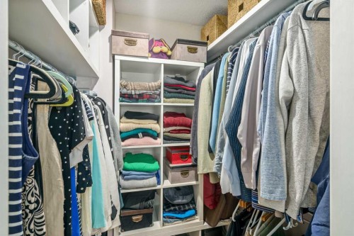 76 Sunlake Gardens Se, Calgary, AB - Indoor With Storage