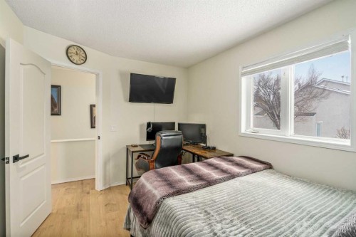 76 Sunlake Gardens Se, Calgary, AB - Indoor Photo Showing Bedroom