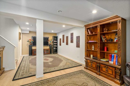 76 Sunlake Gardens Se, Calgary, AB - Indoor