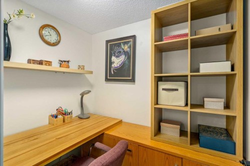 76 Sunlake Gardens Se, Calgary, AB - Indoor Photo Showing Office