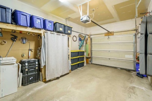 76 Sunlake Gardens Se, Calgary, AB - Indoor Photo Showing Garage