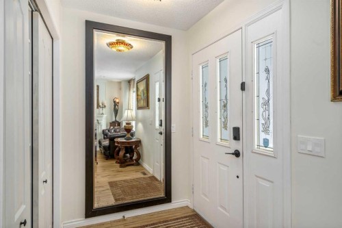76 Sunlake Gardens Se, Calgary, AB - Indoor Photo Showing Other Room