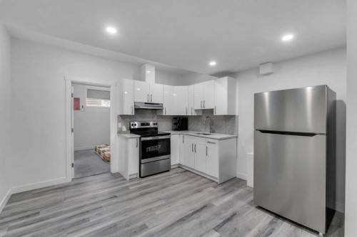 521 Corner Meadows Way Ne, Calgary, AB - Indoor Photo Showing Kitchen With Stainless Steel Kitchen
