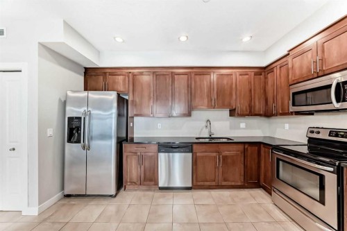 110-1005A Westmount Drive, Strathmore, AB - Indoor Photo Showing Kitchen