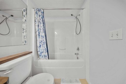 2223-115 Prestwick Villas Se, Calgary, AB - Indoor Photo Showing Bathroom