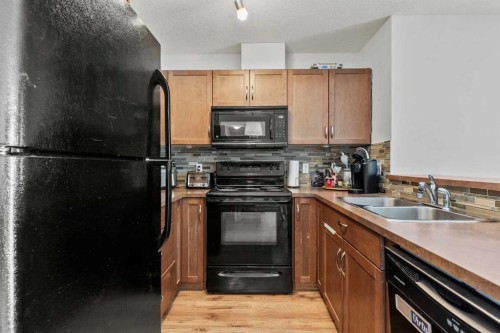 2223-115 Prestwick Villas Se, Calgary, AB - Indoor Photo Showing Kitchen With Double Sink