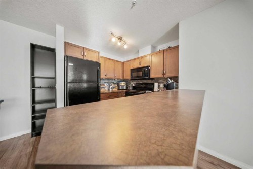 2223-115 Prestwick Villas Se, Calgary, AB - Indoor Photo Showing Kitchen